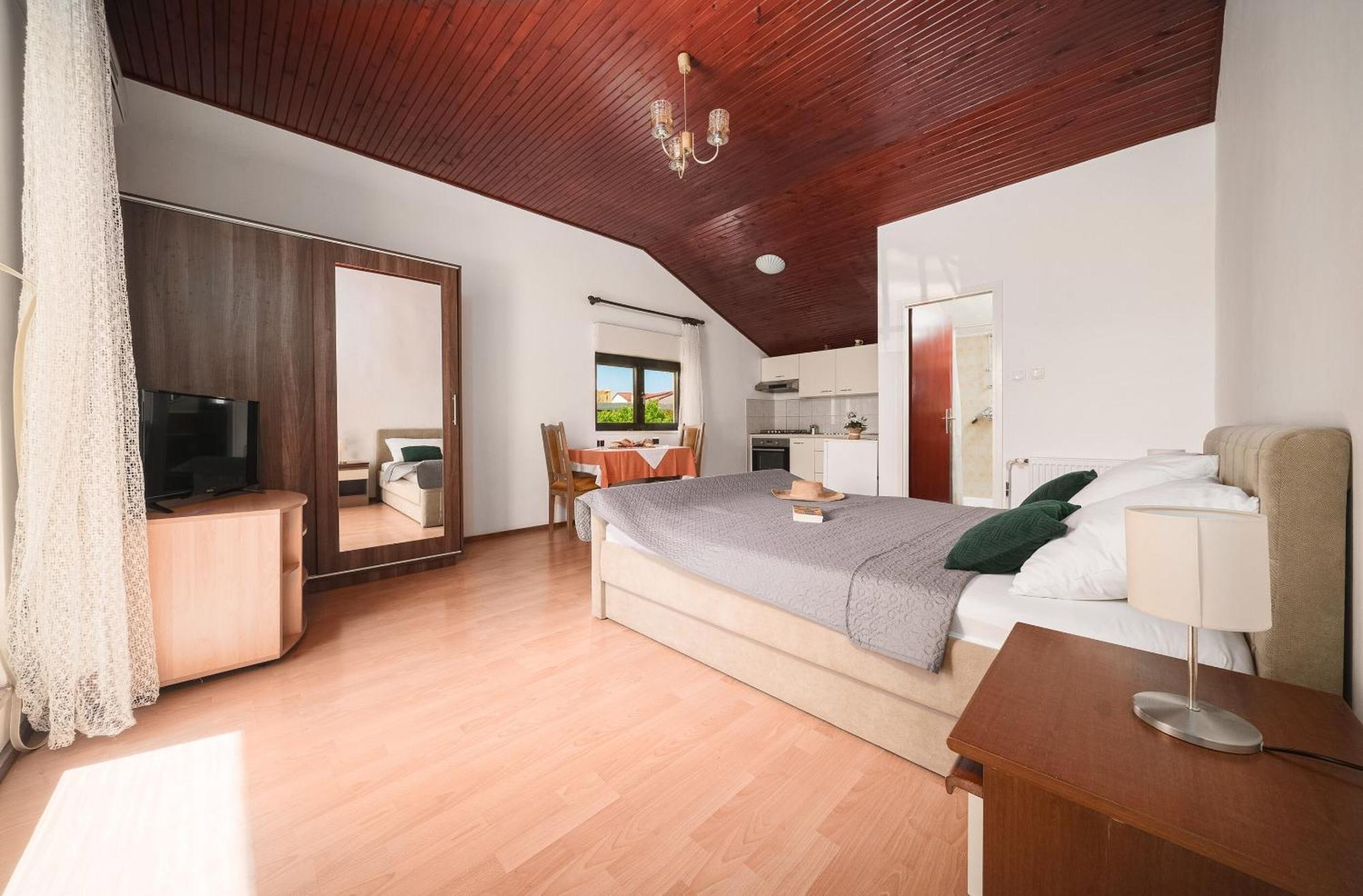 Apartment And Rooms Mrkovic Vodice Eksteriør billede