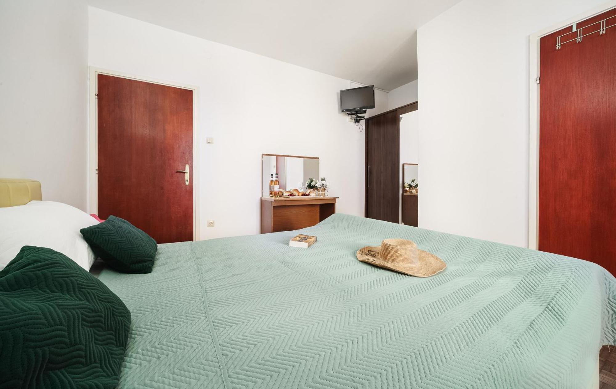 Apartment And Rooms Mrkovic Vodice Eksteriør billede