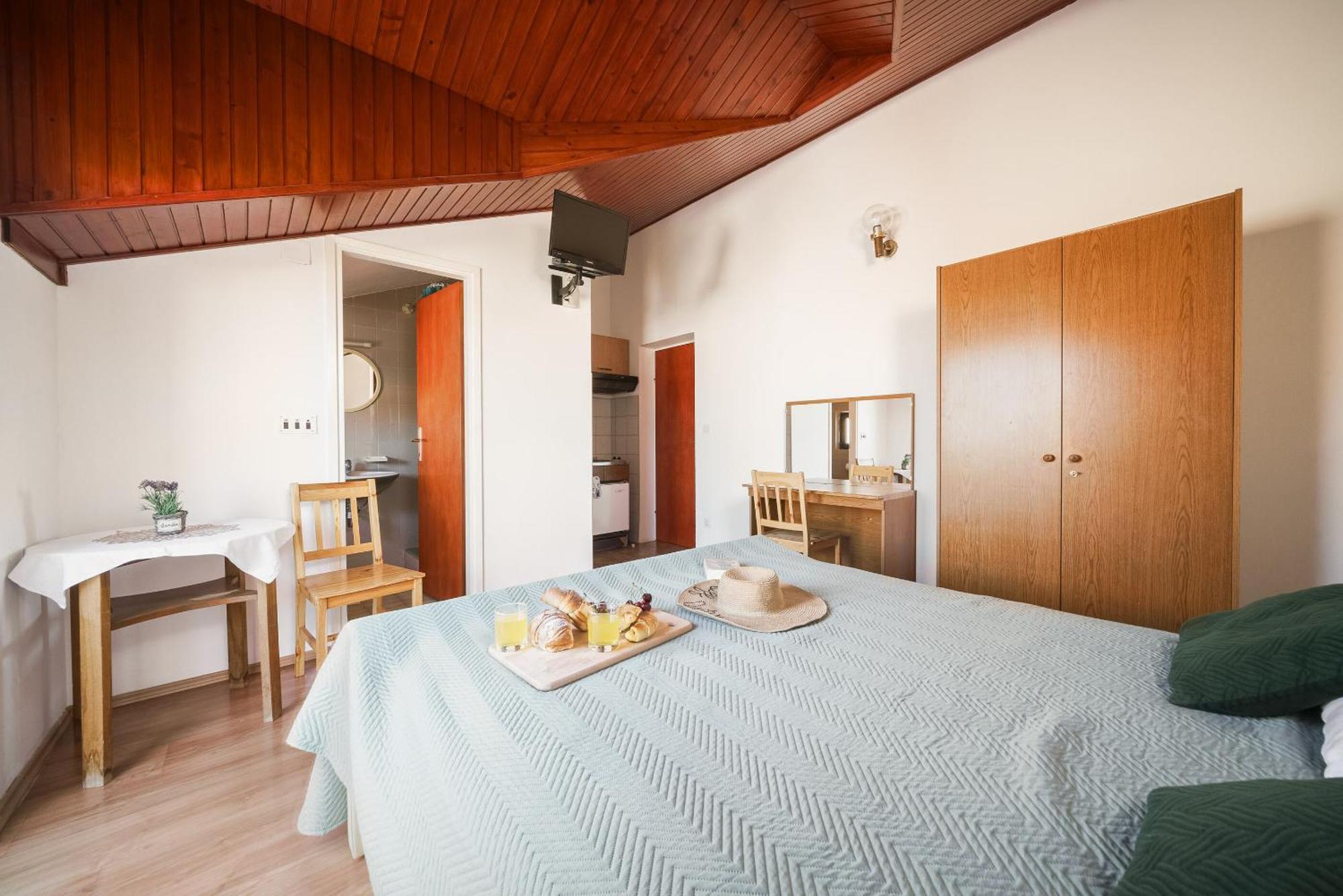Apartment And Rooms Mrkovic Vodice Eksteriør billede