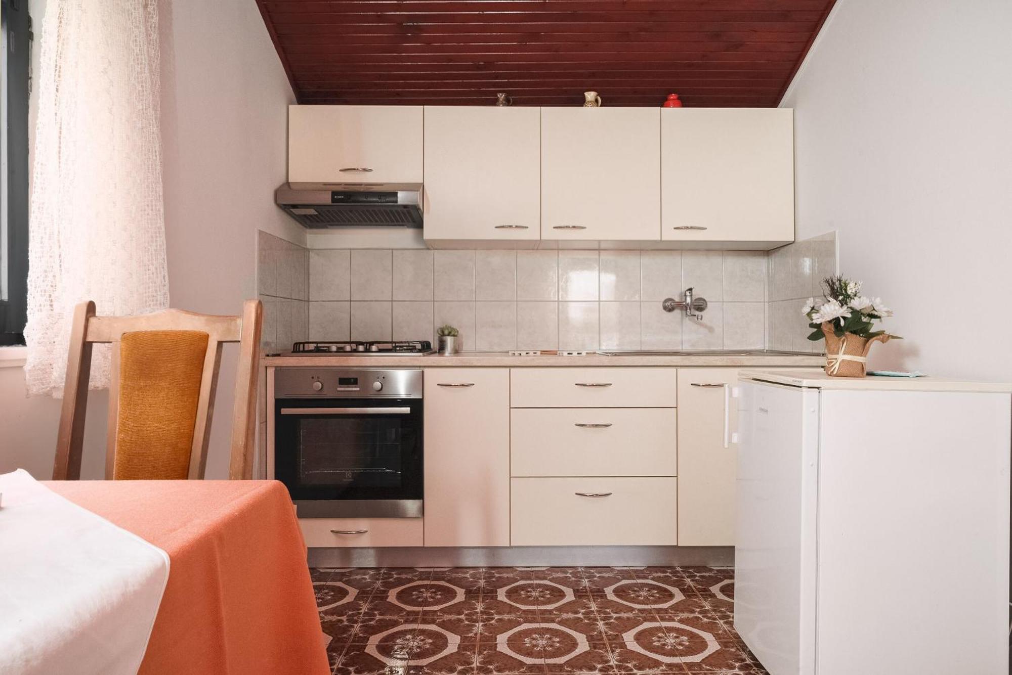 Apartment And Rooms Mrkovic Vodice Eksteriør billede