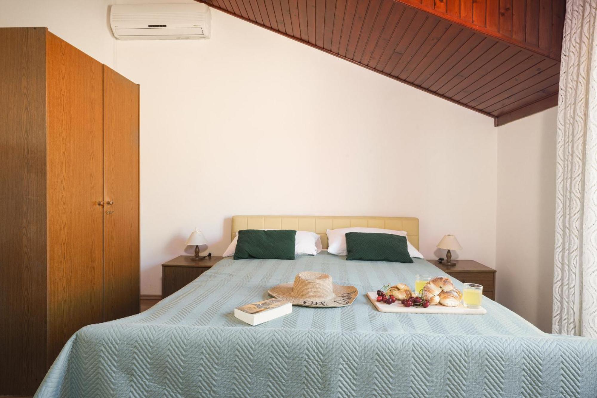 Apartment And Rooms Mrkovic Vodice Eksteriør billede