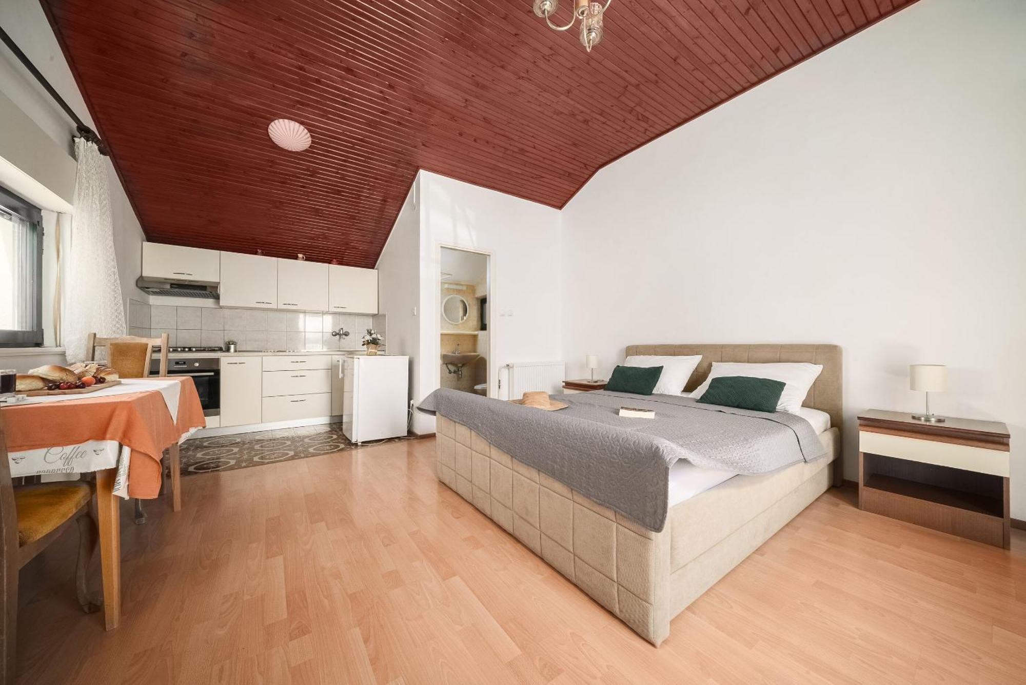 Apartment And Rooms Mrkovic Vodice Eksteriør billede