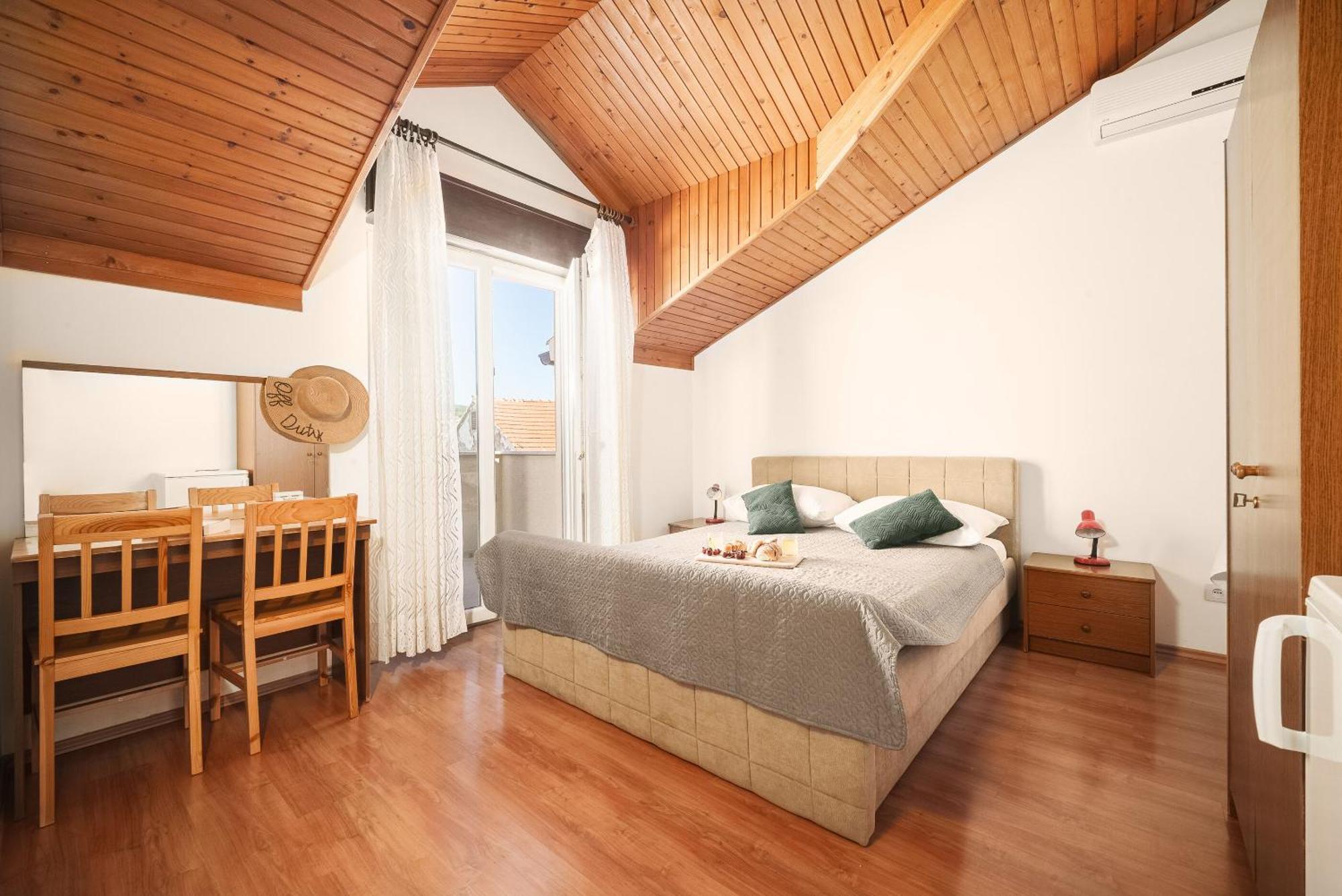 Apartment And Rooms Mrkovic Vodice Eksteriør billede