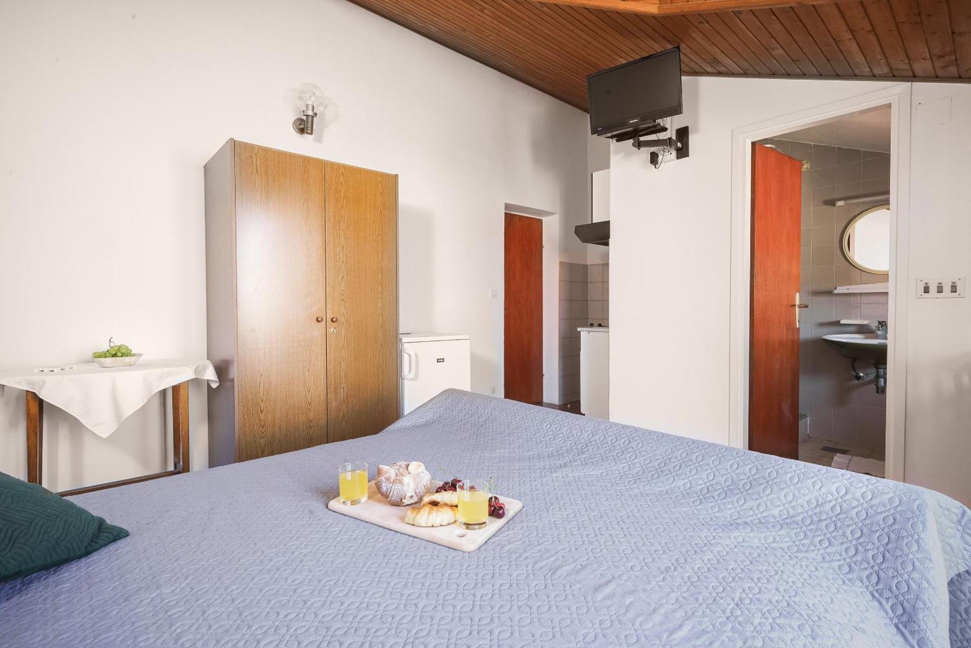 Apartment And Rooms Mrkovic Vodice Eksteriør billede